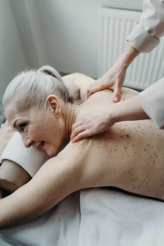 Ćwiczenia usprawniające z masażem dla seniorów